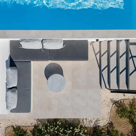 Villa Milagro,